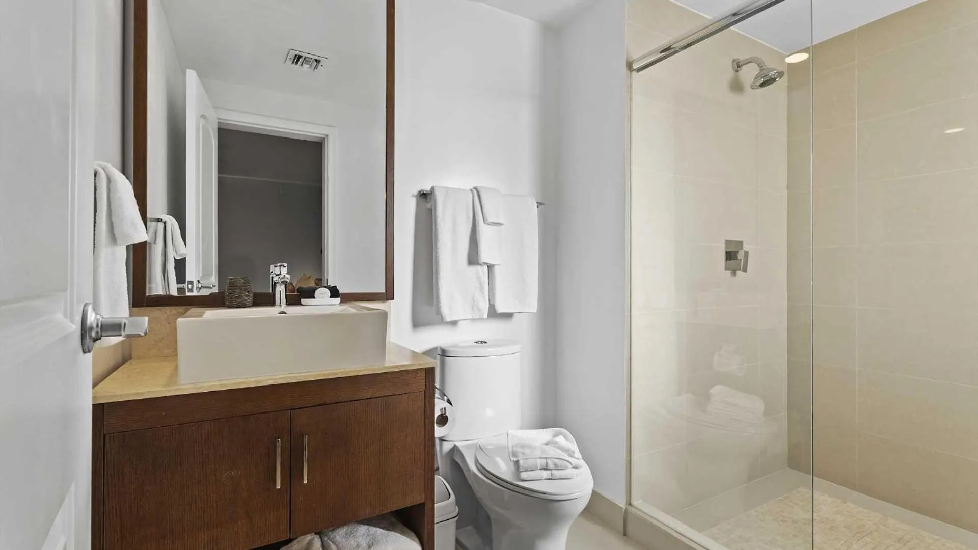 Beachfront - Sapphire Vista 3Br Condo - A247 Παλμ Μπιτς 0*,  Αρούμπα