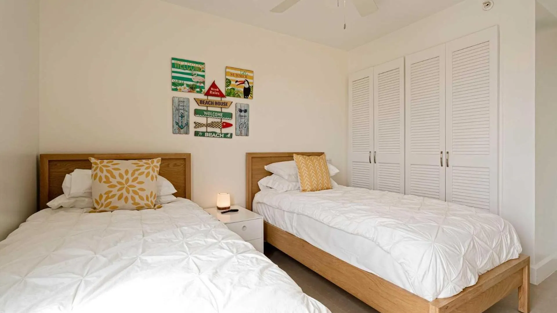 Beachfront - Sapphire Vista 3Br Condo - A247 Palm Beach