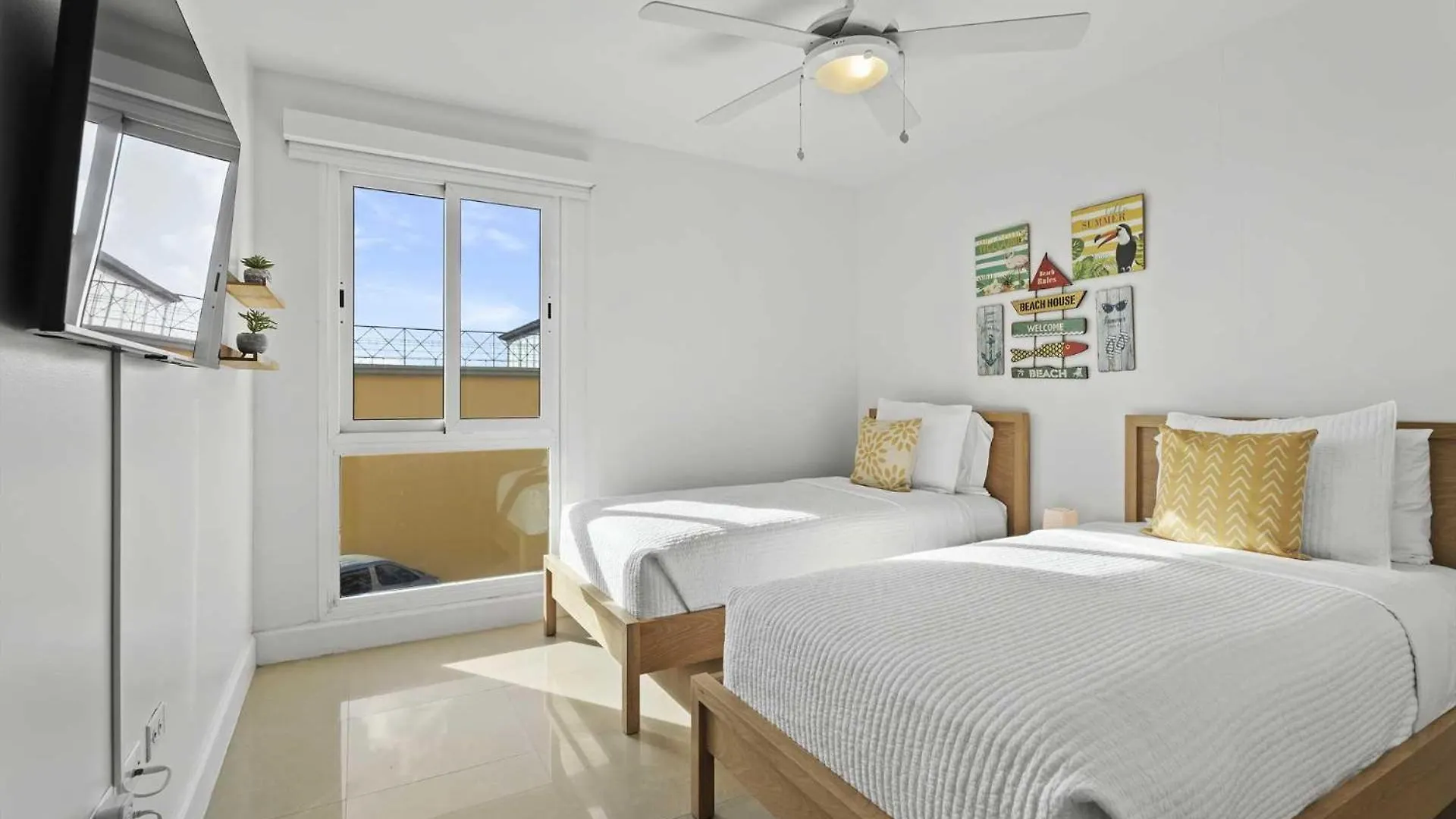 Beachfront - Sapphire Vista 3Br Condo - A247 Palm Beach Holiday home