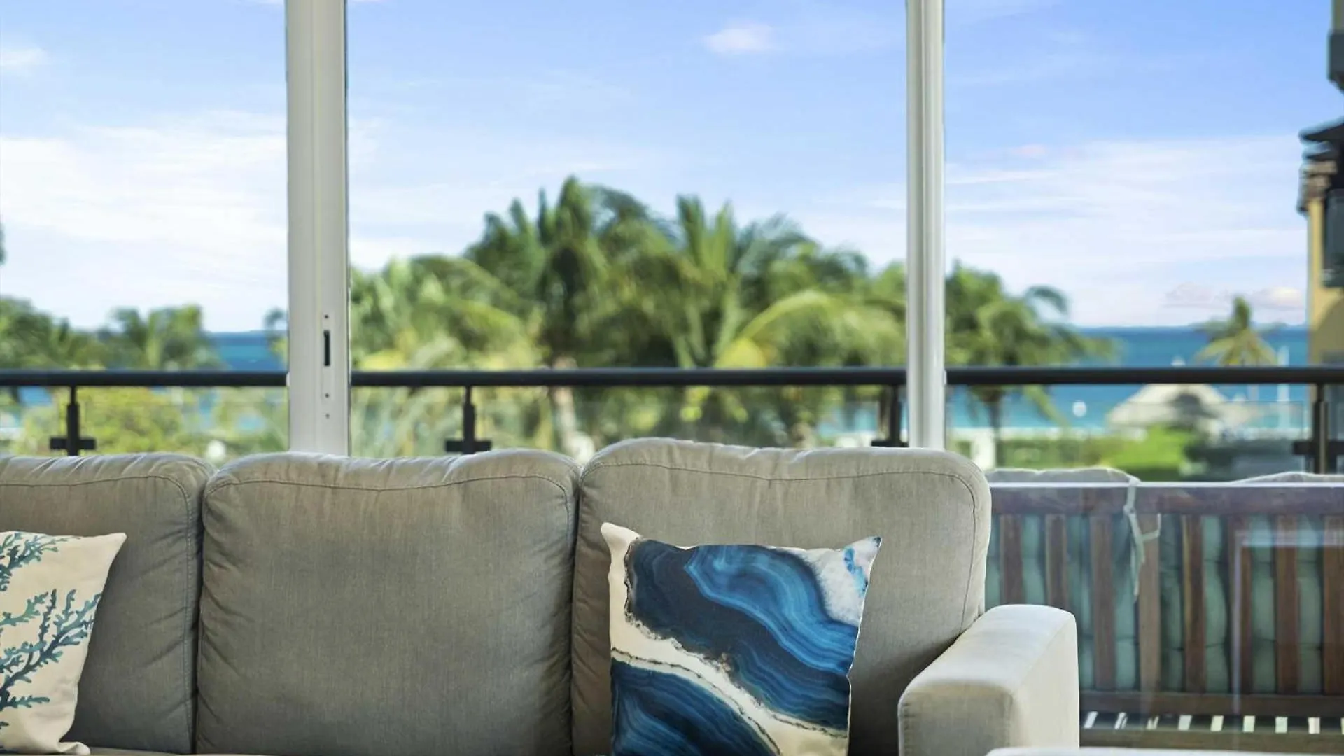Beachfront - Sapphire Vista 3Br Condo - A247 Palm Beach