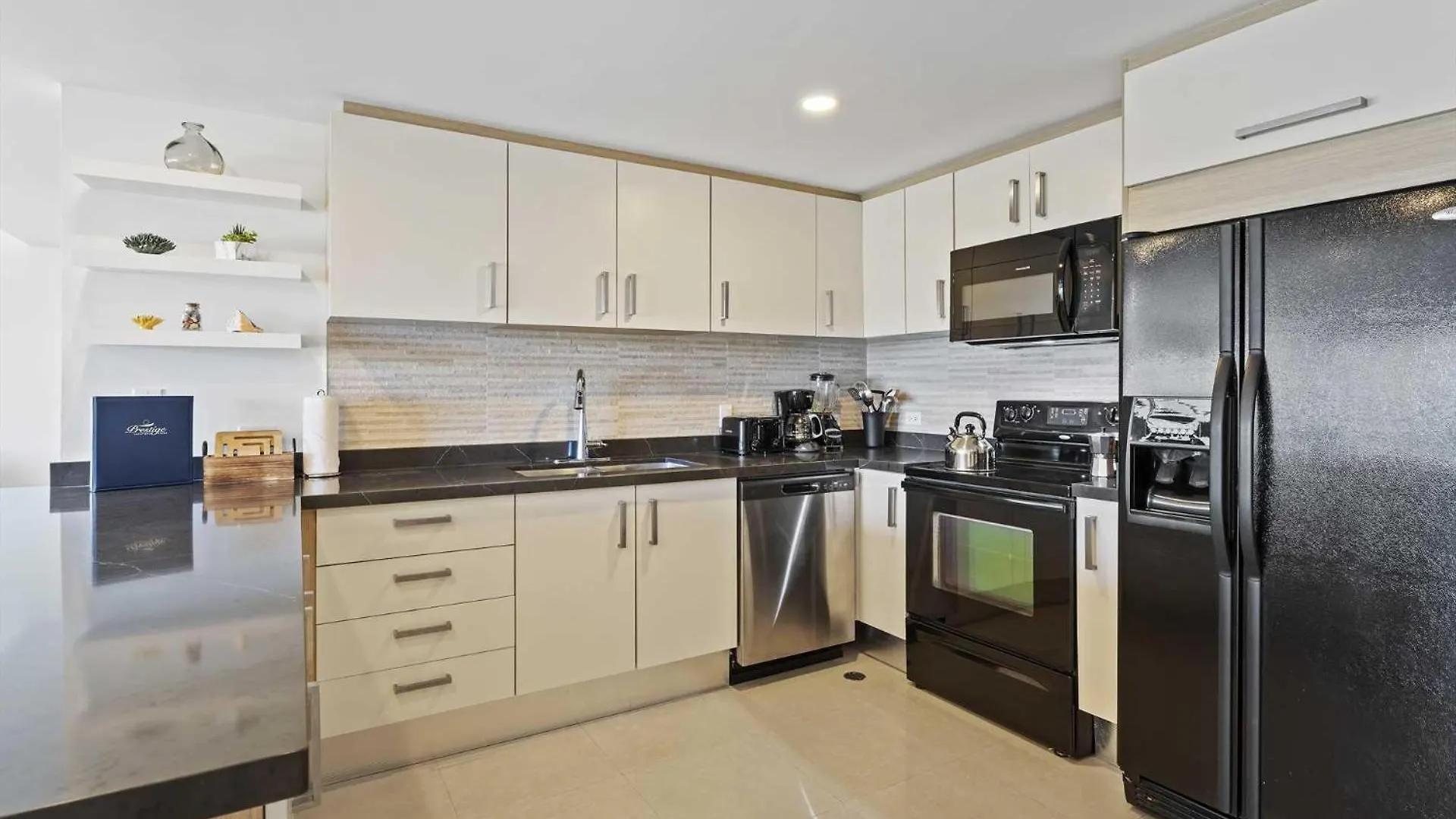 Beachfront - Sapphire Vista 3Br Condo - A247 Palm Beach 0*,  Aruba