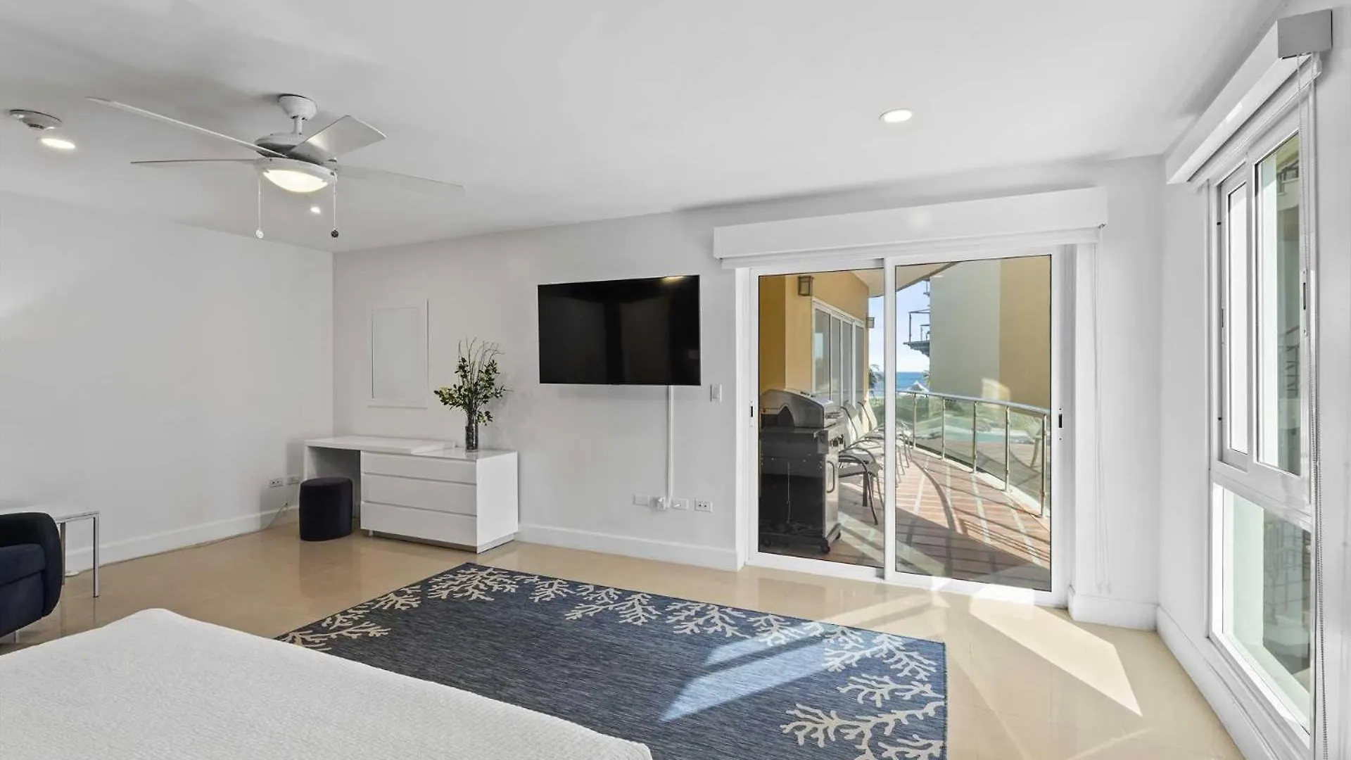 Beachfront - Sapphire Vista 3Br Condo - A247 Palm Beach